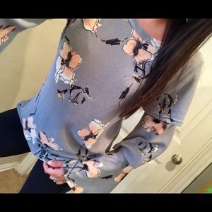 Promesa gray floral brushed tiered sleeve top S